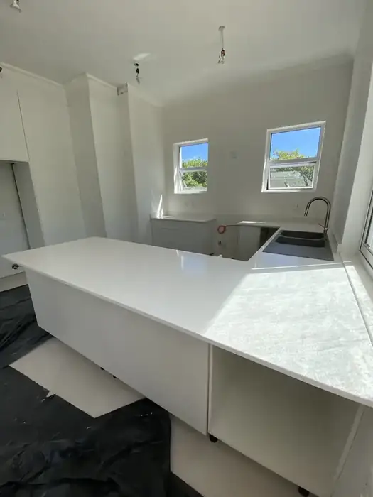 The kitchen island under the window line