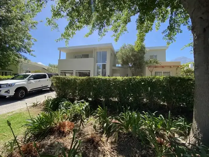 House Erinvale finished, seen from the street