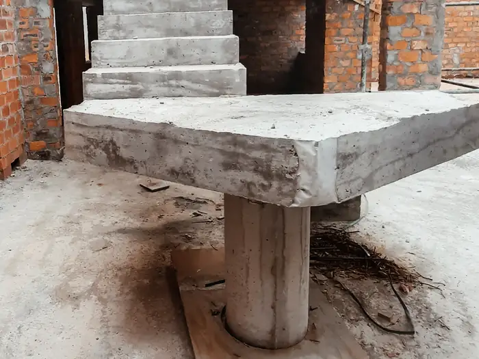 The concrete box feature at the entrance to House Hillcrest, standing on a single round column
