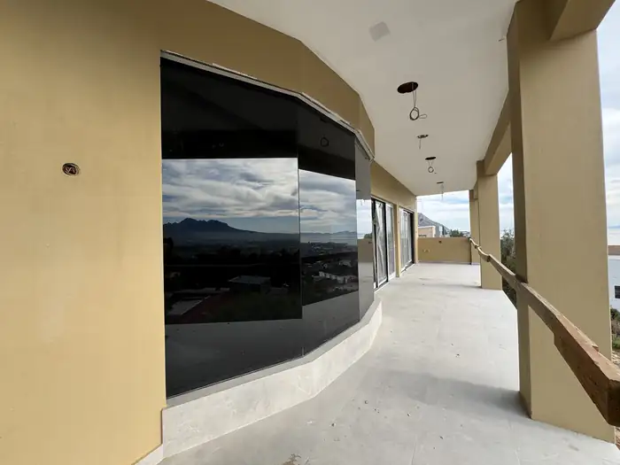 The curved terrace running along the bay side of House Makhene